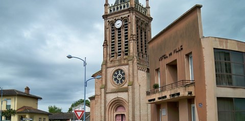 Reynies la mairie et l'église